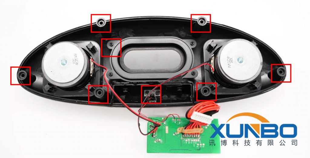 讯博自动锁螺丝机-蓝牙音箱螺丝锁付-扬声器与主板通过导线连接。扬声器阻抗4Ω，功率5W。